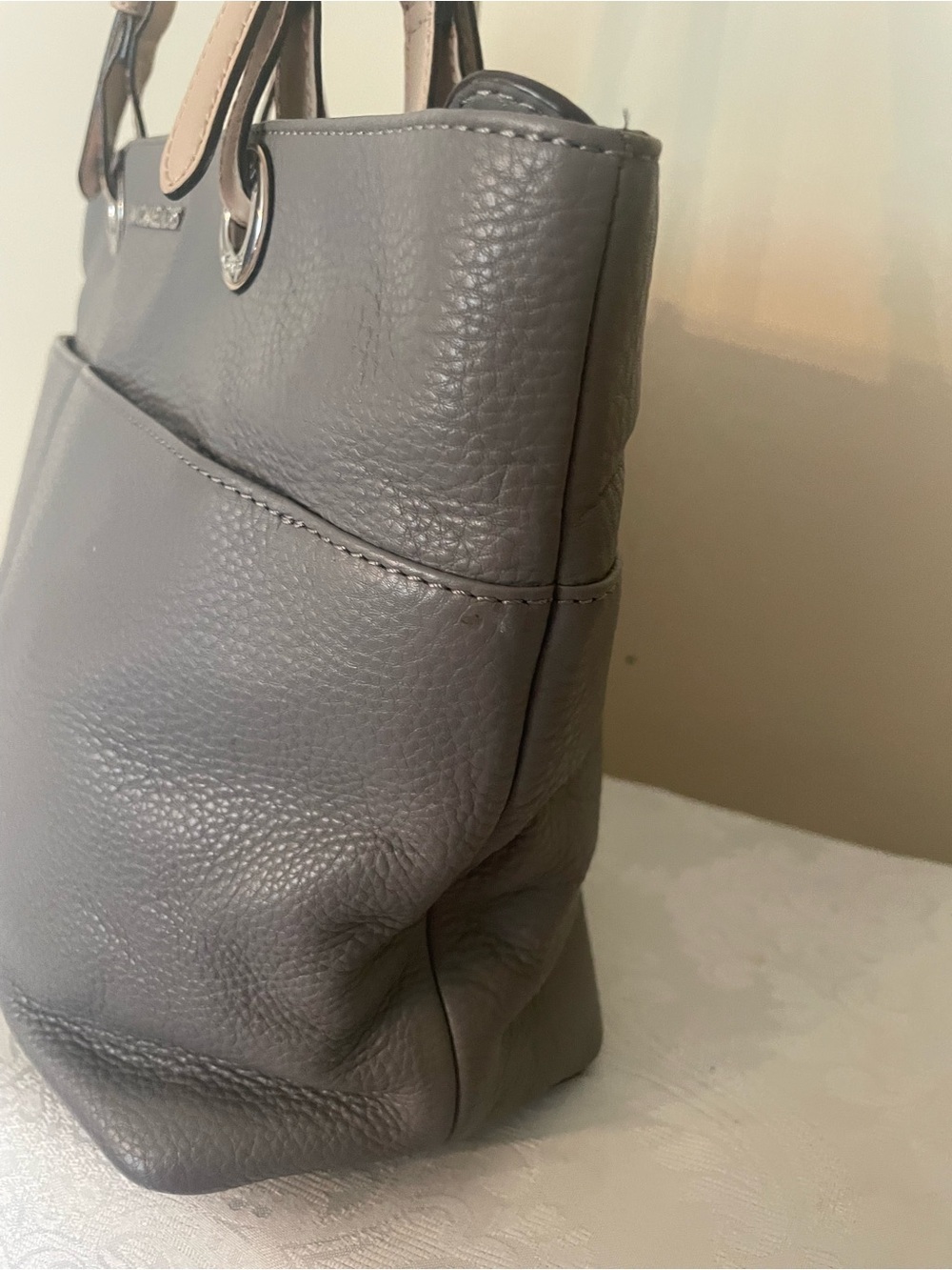 Michael Kors Bedford Pearl Grey Pebbled Leather Tote Bag EUC - Picture 4 of 9
